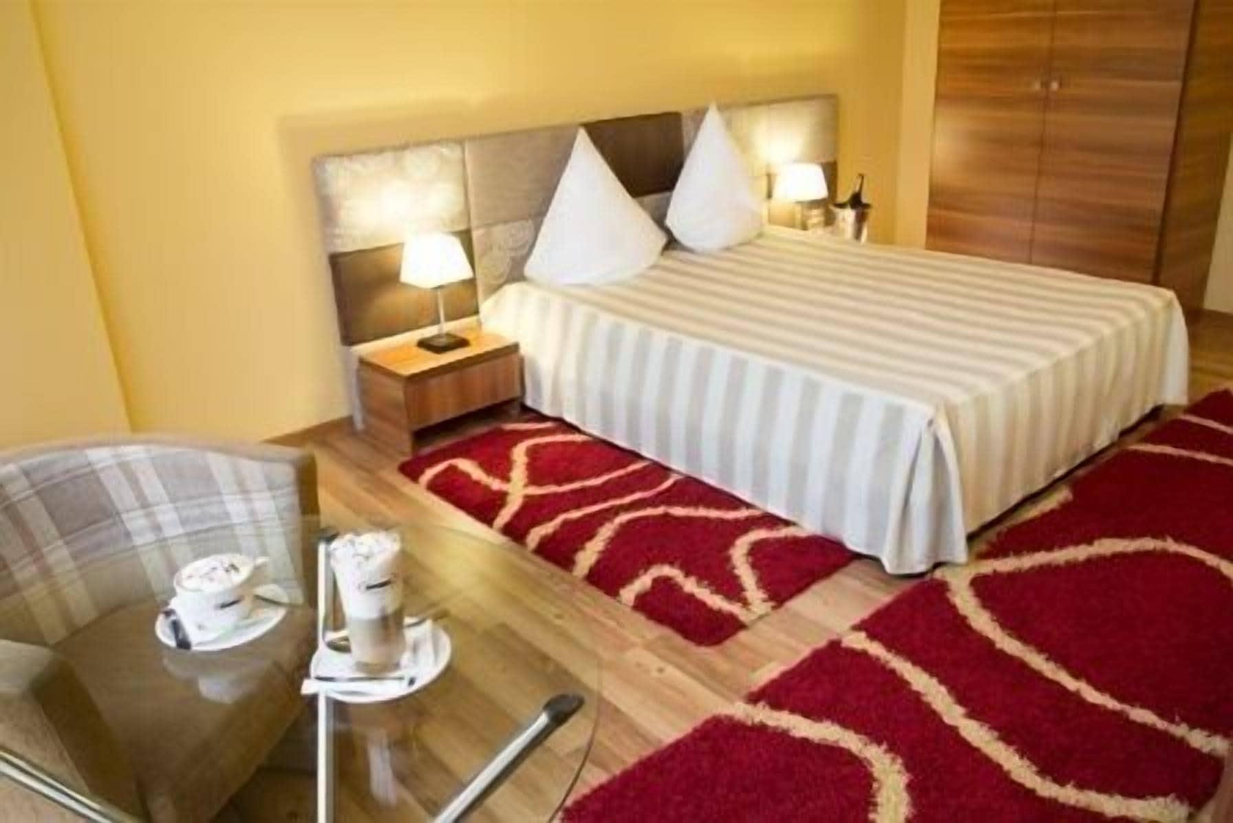 Hotel Perla Тимишоара Екстериор снимка