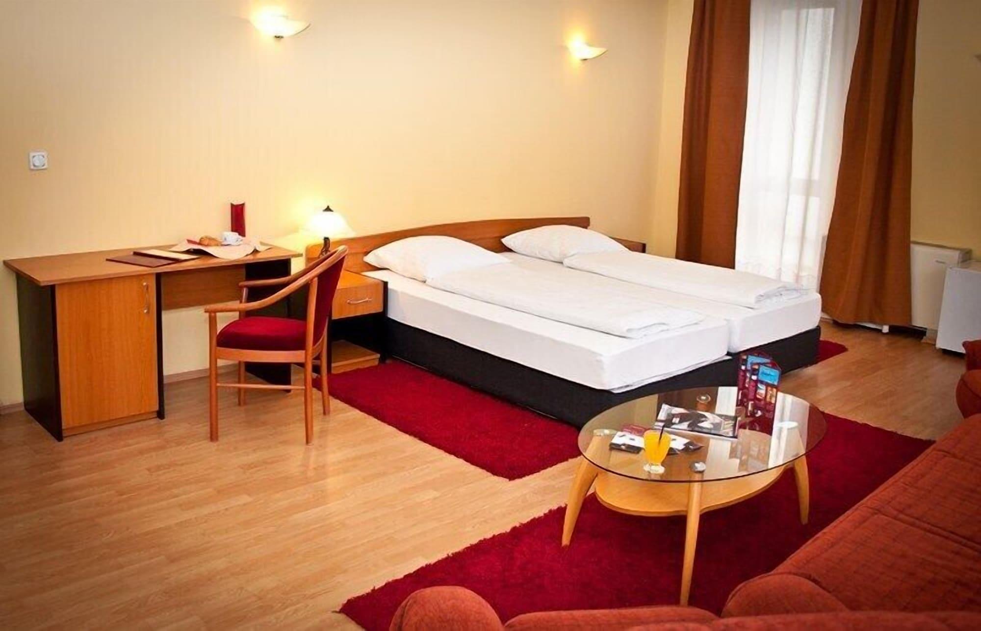Hotel Perla Тимишоара Екстериор снимка