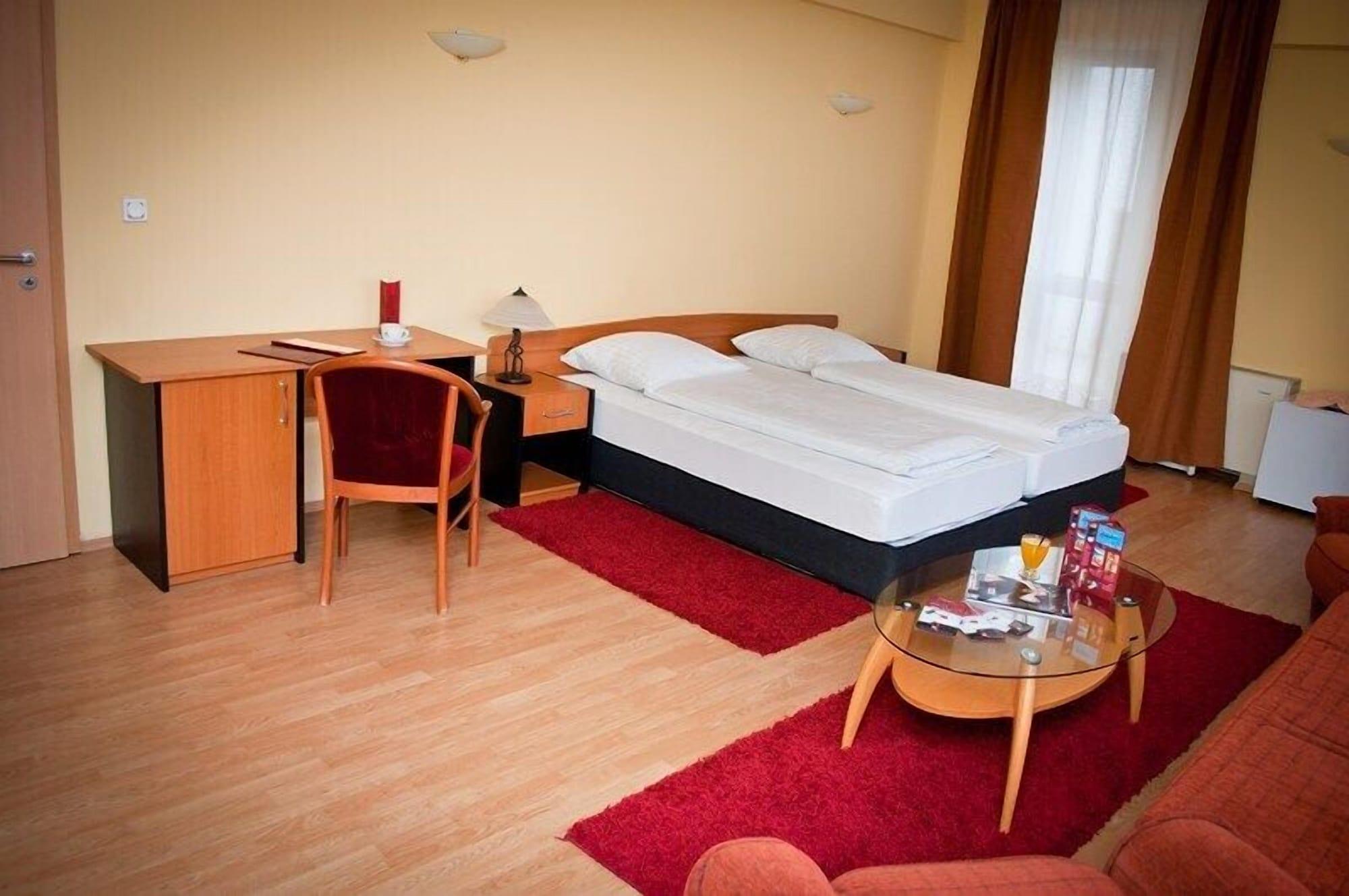 Hotel Perla Тимишоара Екстериор снимка