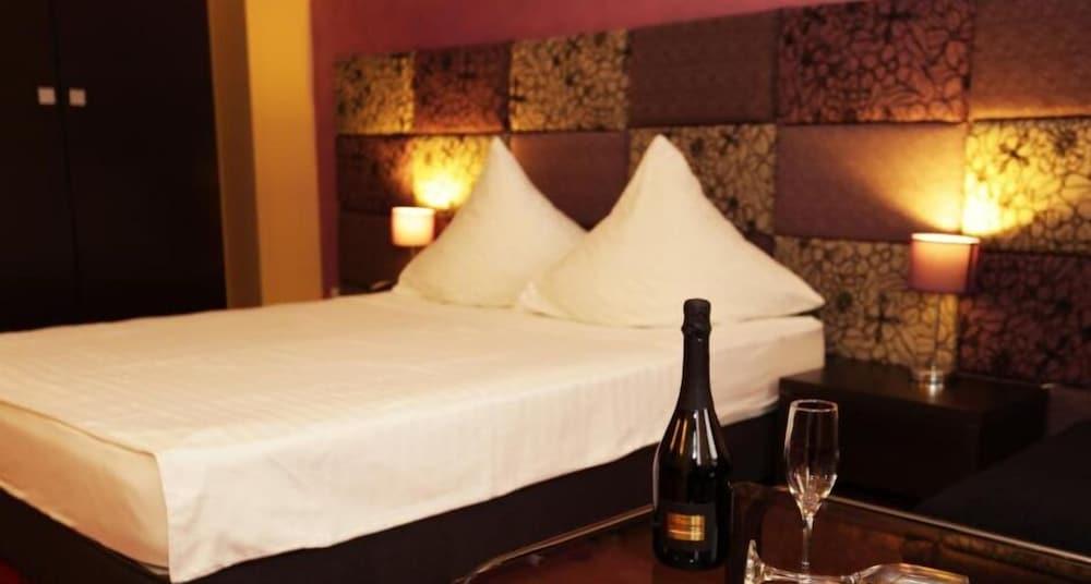Hotel Perla Тимишоара Екстериор снимка