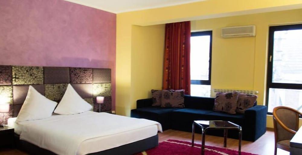 Hotel Perla Тимишоара Екстериор снимка