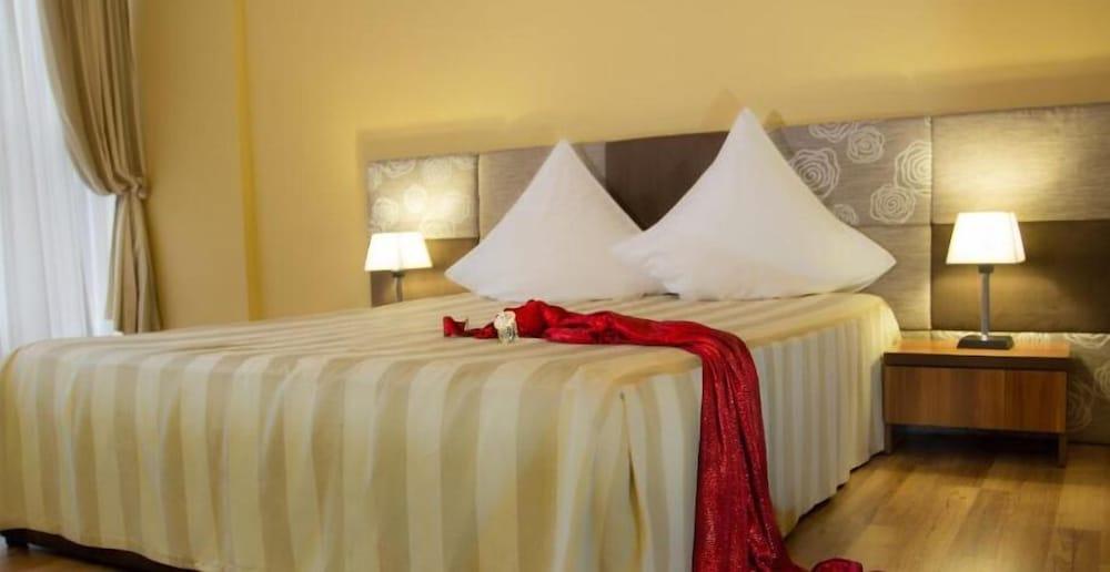 Hotel Perla Тимишоара Екстериор снимка