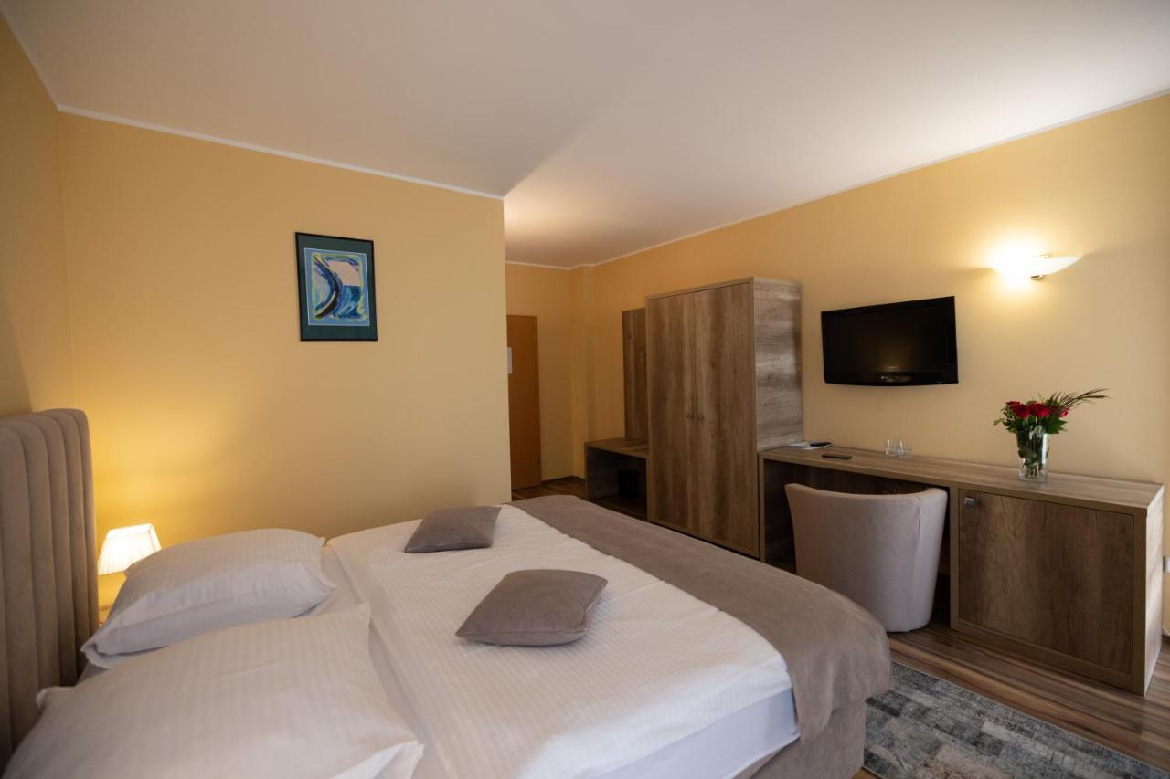 Hotel Perla Тимишоара Екстериор снимка