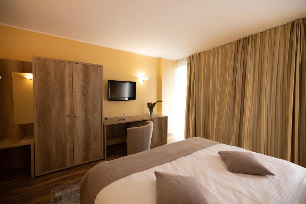 Hotel Perla Тимишоара Екстериор снимка