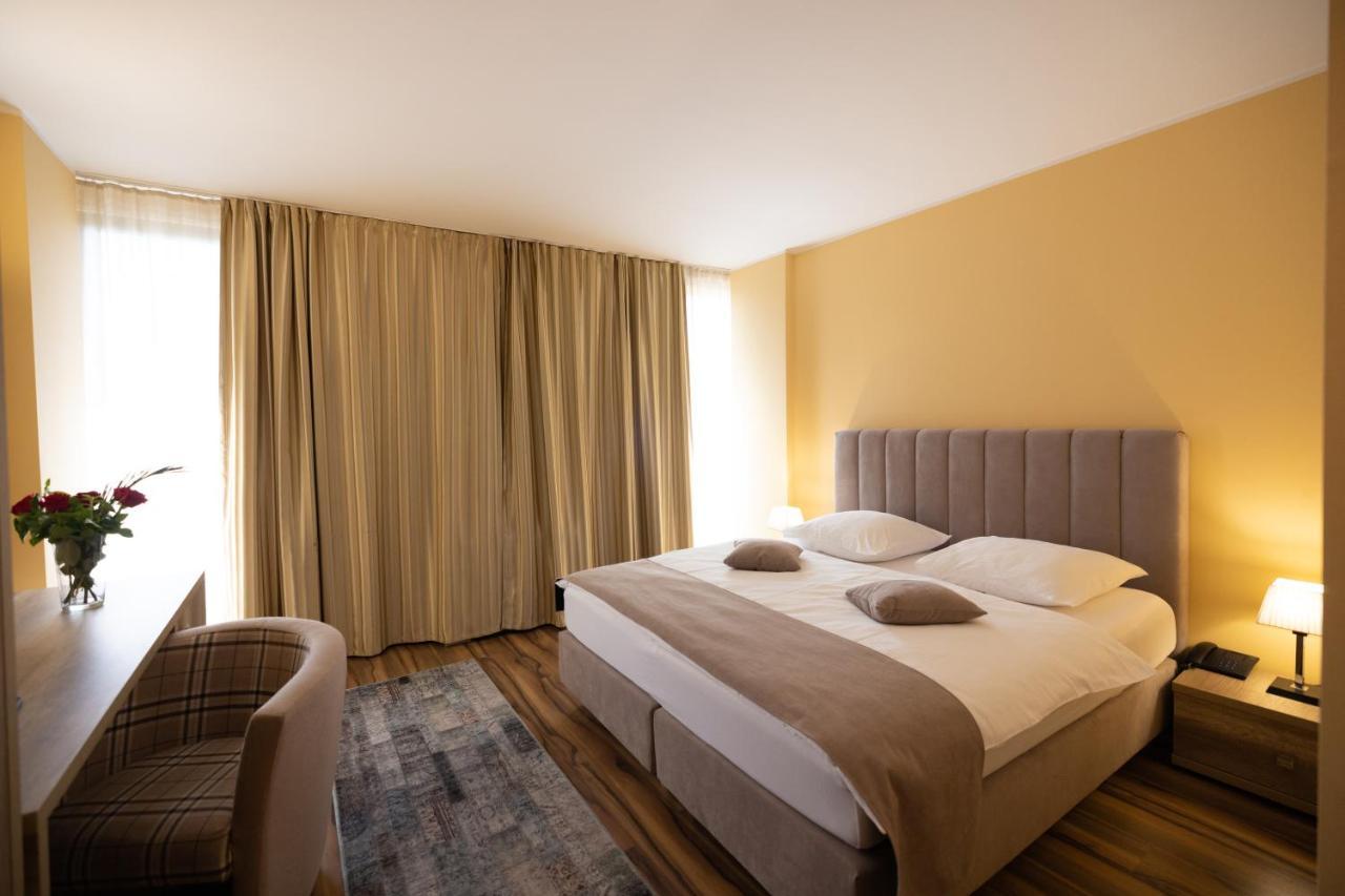 Hotel Perla Тимишоара Екстериор снимка