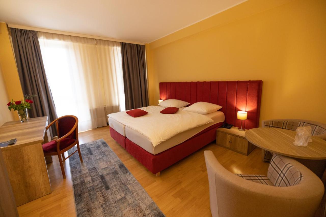Hotel Perla Тимишоара Екстериор снимка