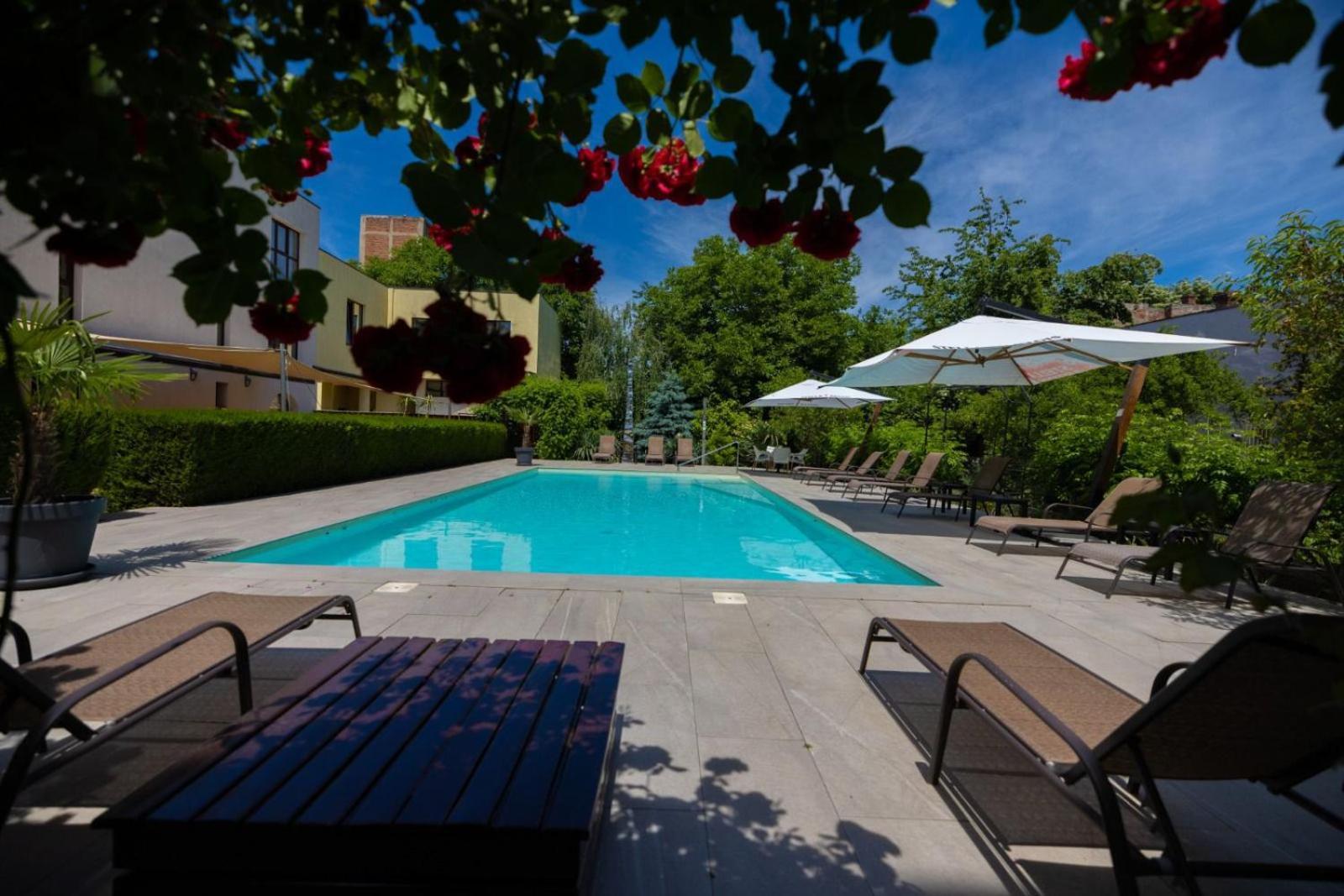 Hotel Perla Тимишоара Екстериор снимка