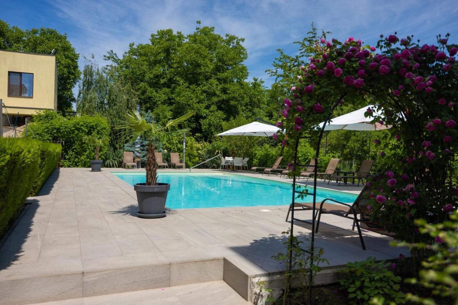 Hotel Perla Тимишоара Екстериор снимка