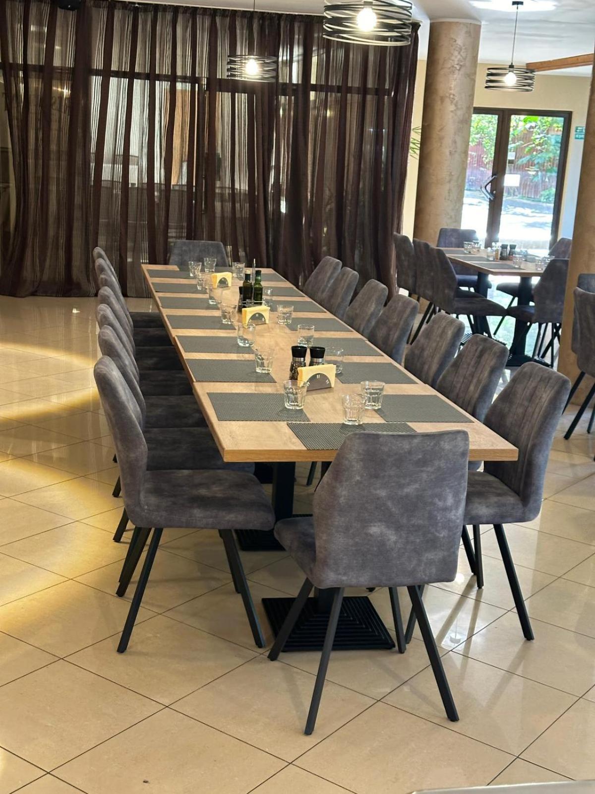 Hotel Perla Тимишоара Екстериор снимка