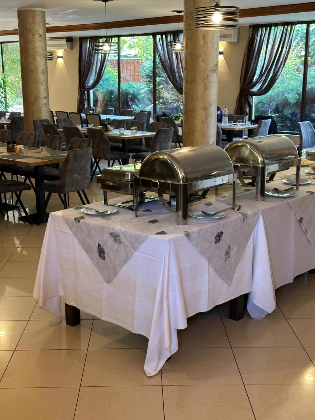 Hotel Perla Тимишоара Екстериор снимка